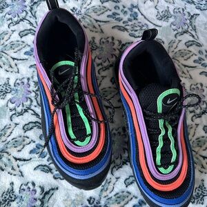 Nike WomenMulticolor Striped Sneakers